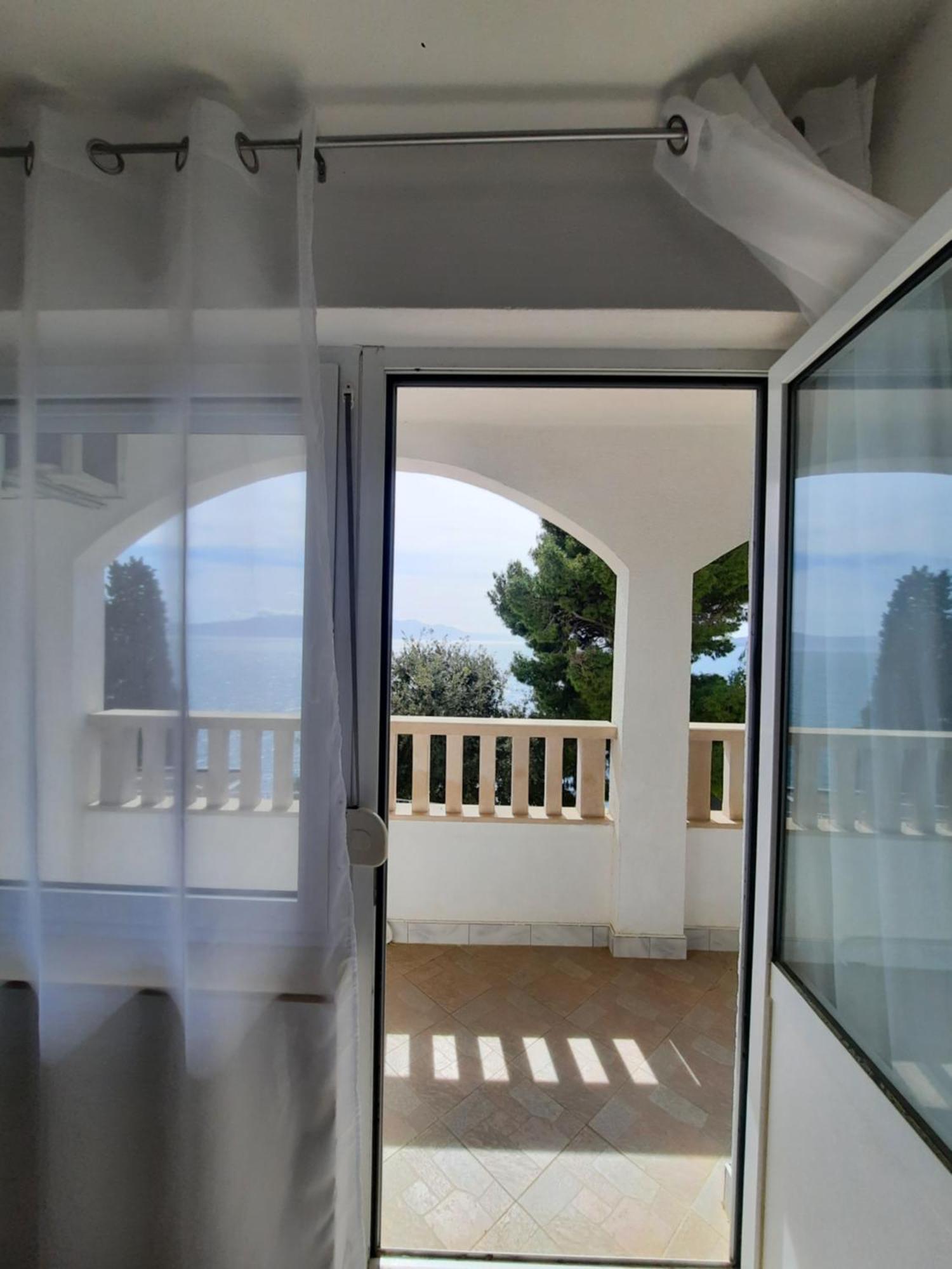 Apartments With Sea View Drvenik Makarska Riviera Экстерьер фото